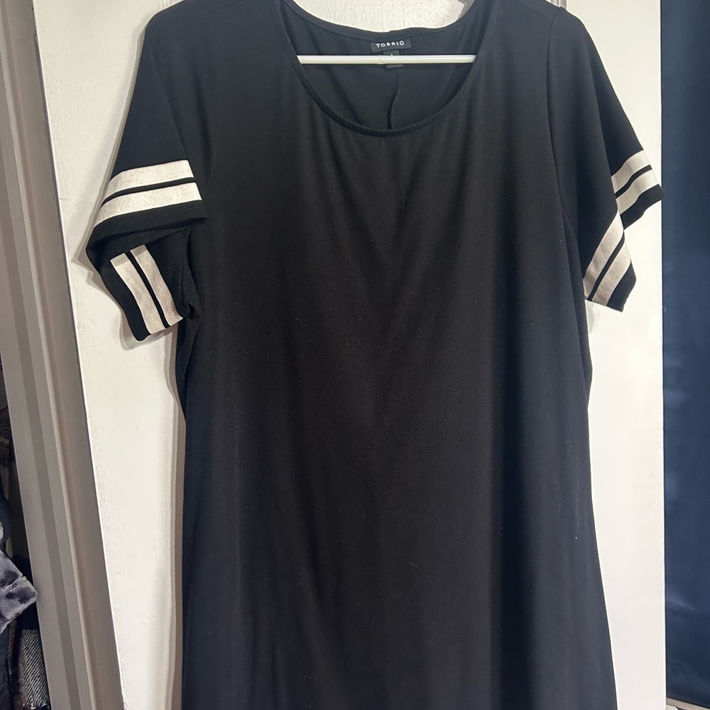 Torrid Black and White Relaxed Short Sleeve T-Shirt